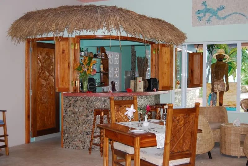 ISLANDER HOTEL 2