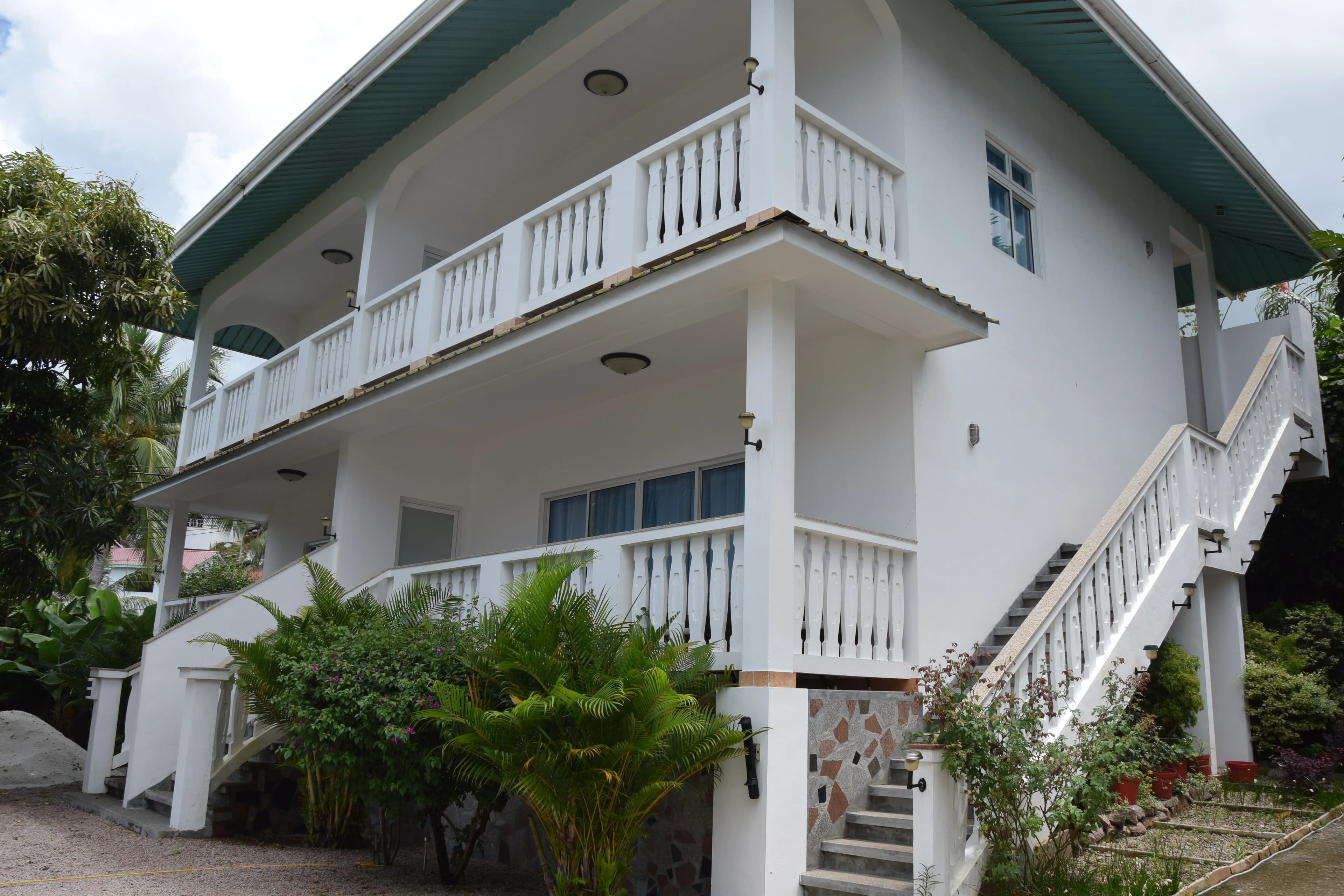 DIVERS LODGE 3