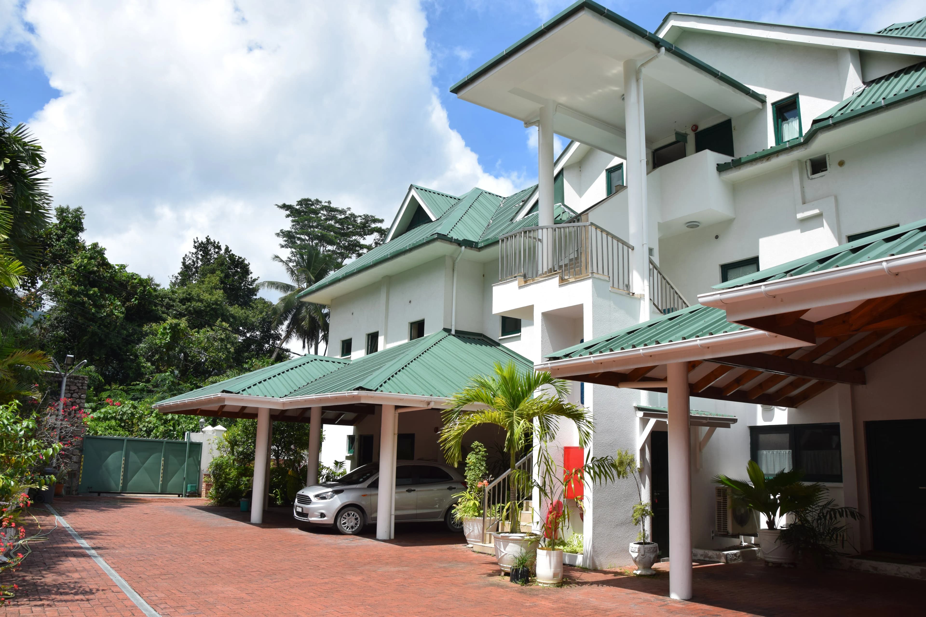 HANNEMAN HOLIDAY RESIDENCE 5