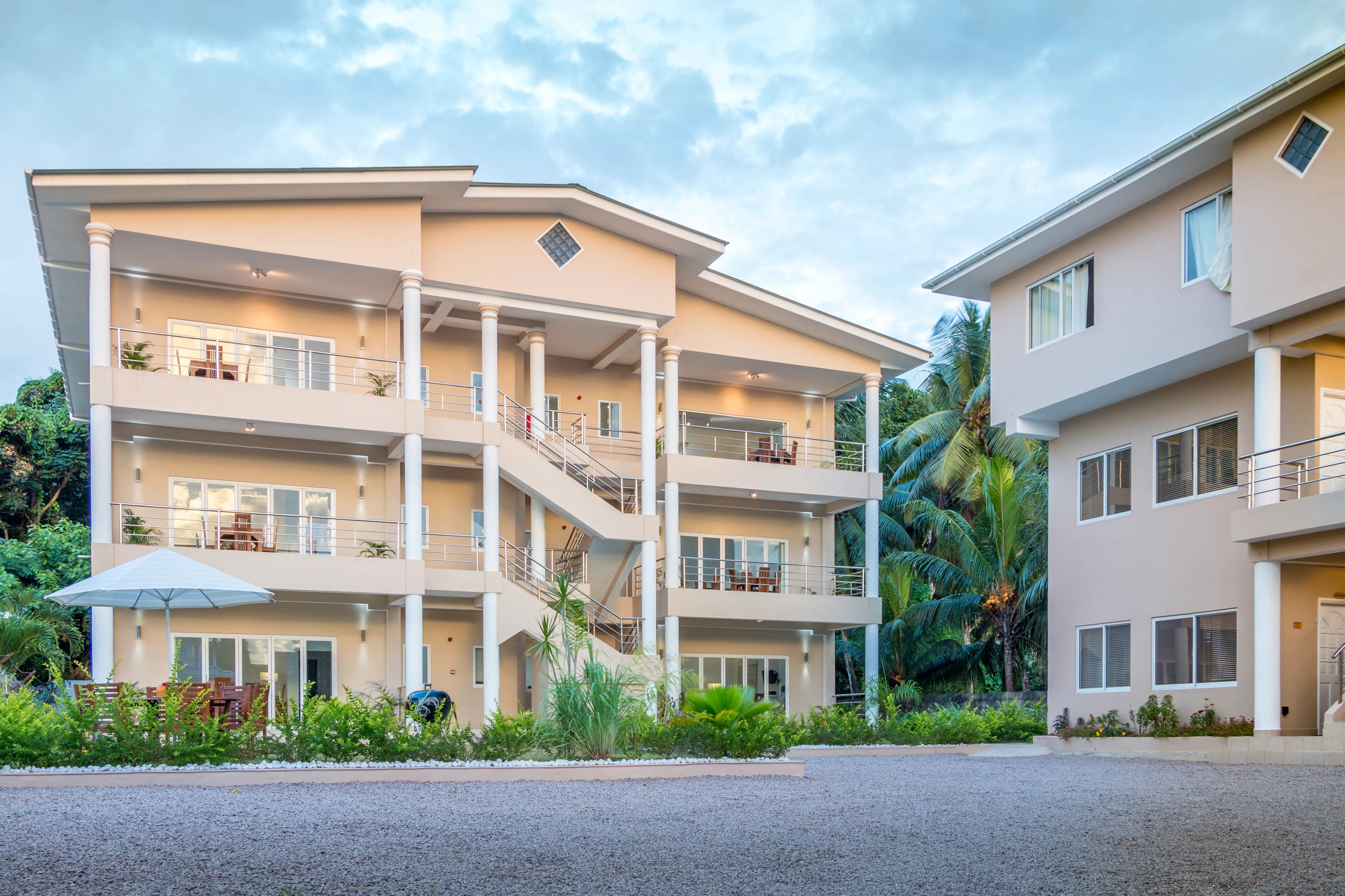 TROPICAL HIDEAWAY 3