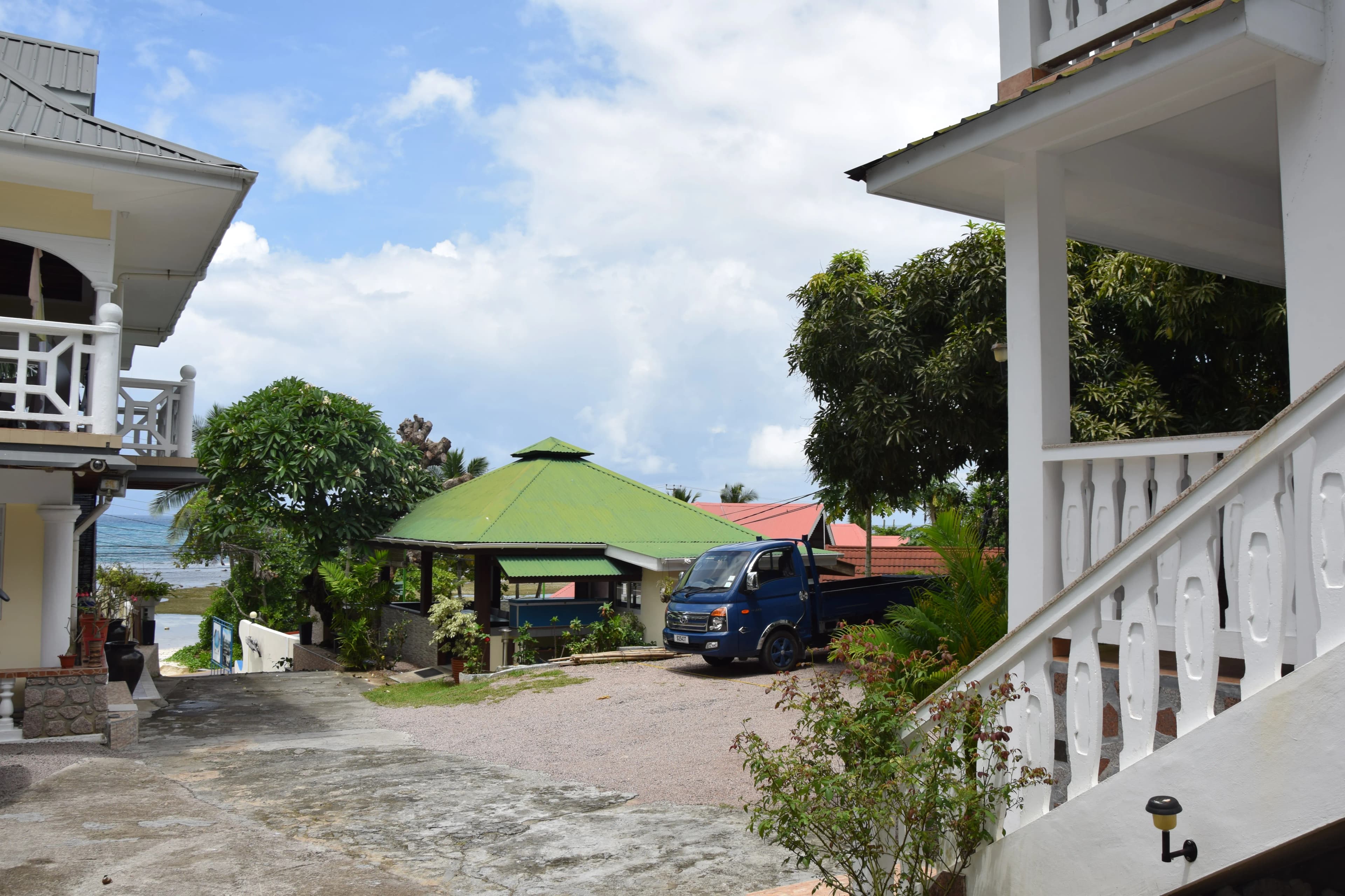 DIVERS LODGE 4