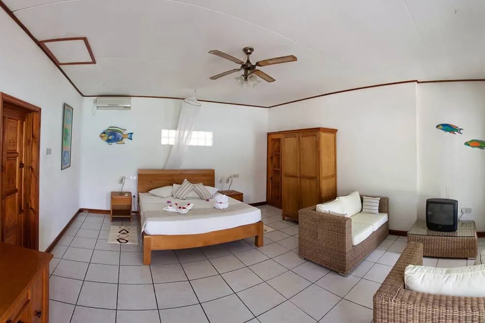 ANSE SOLEIL BEACHCOMBER 2