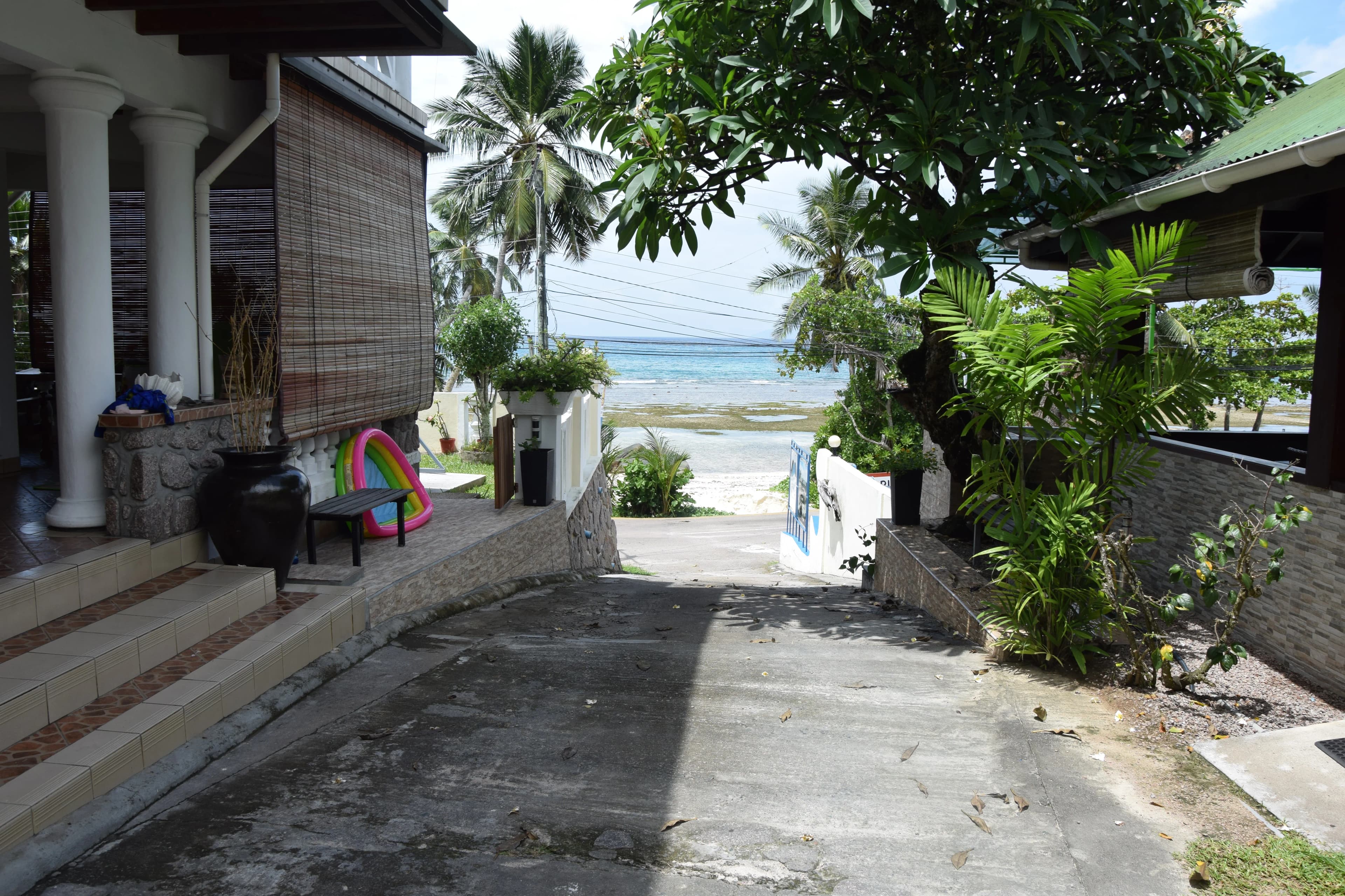 DIVERS LODGE 5