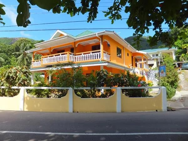 GEORGINA'S BEACH COTTAGE 2