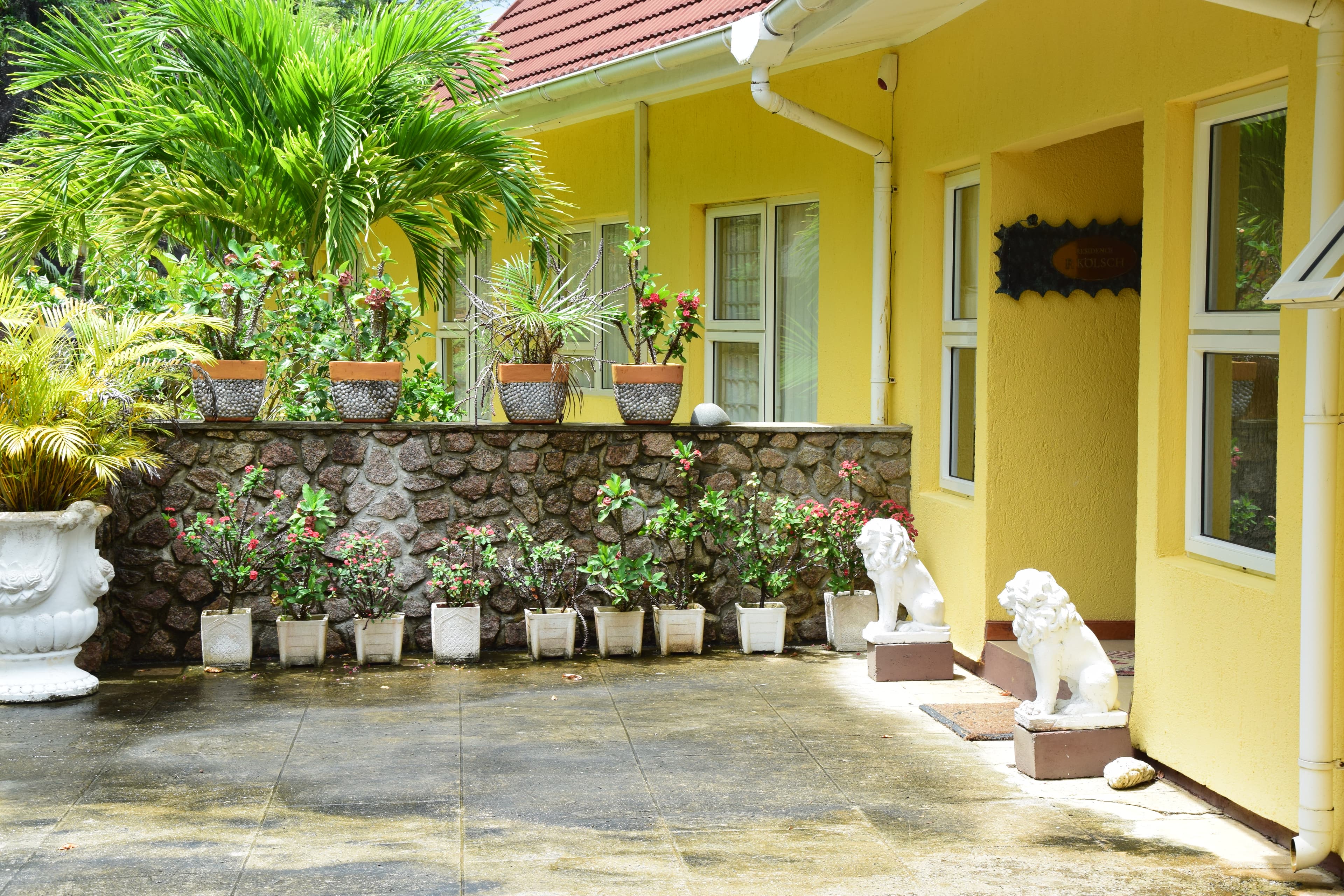 VILLA GAZEBO