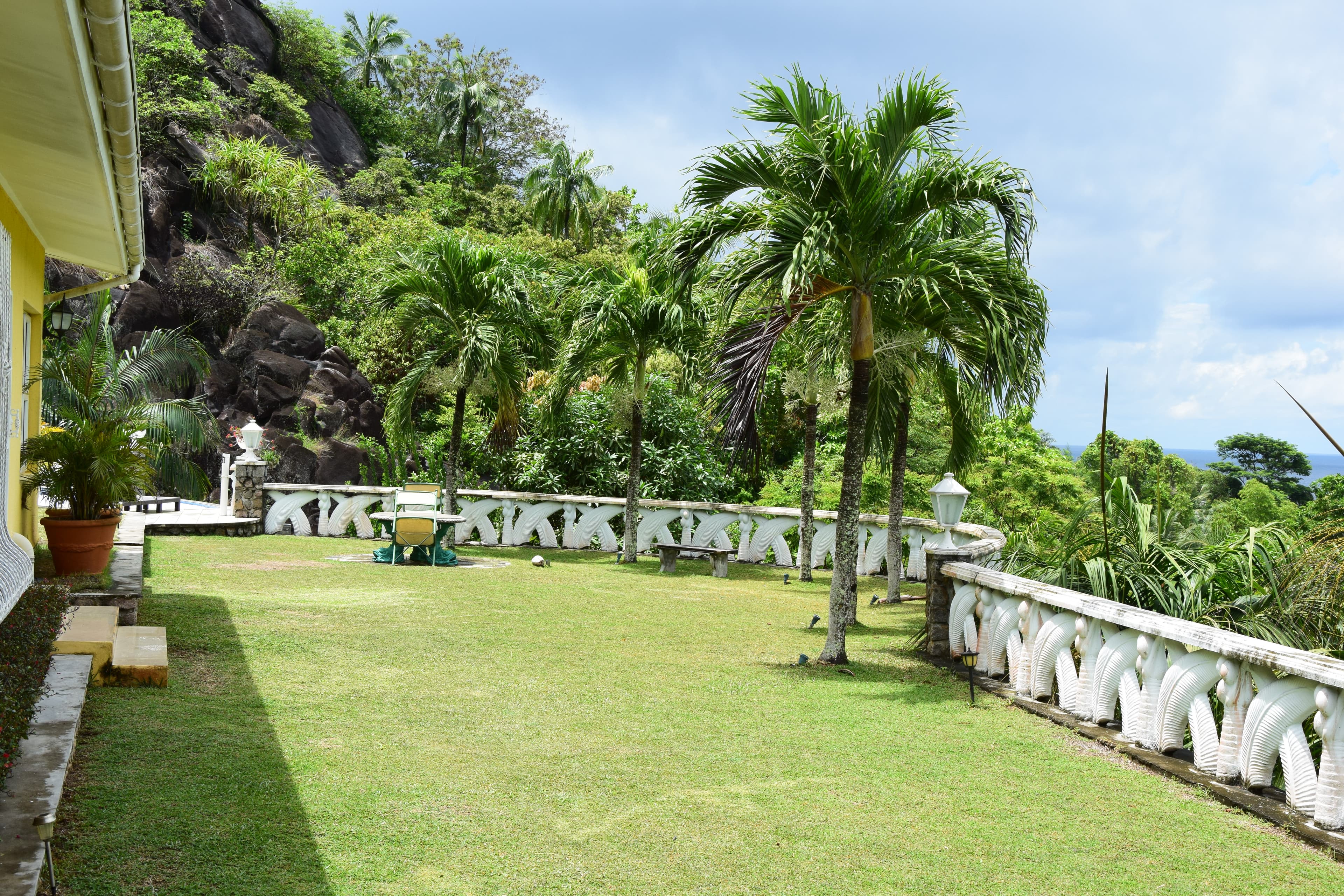 VILLA GAZEBO