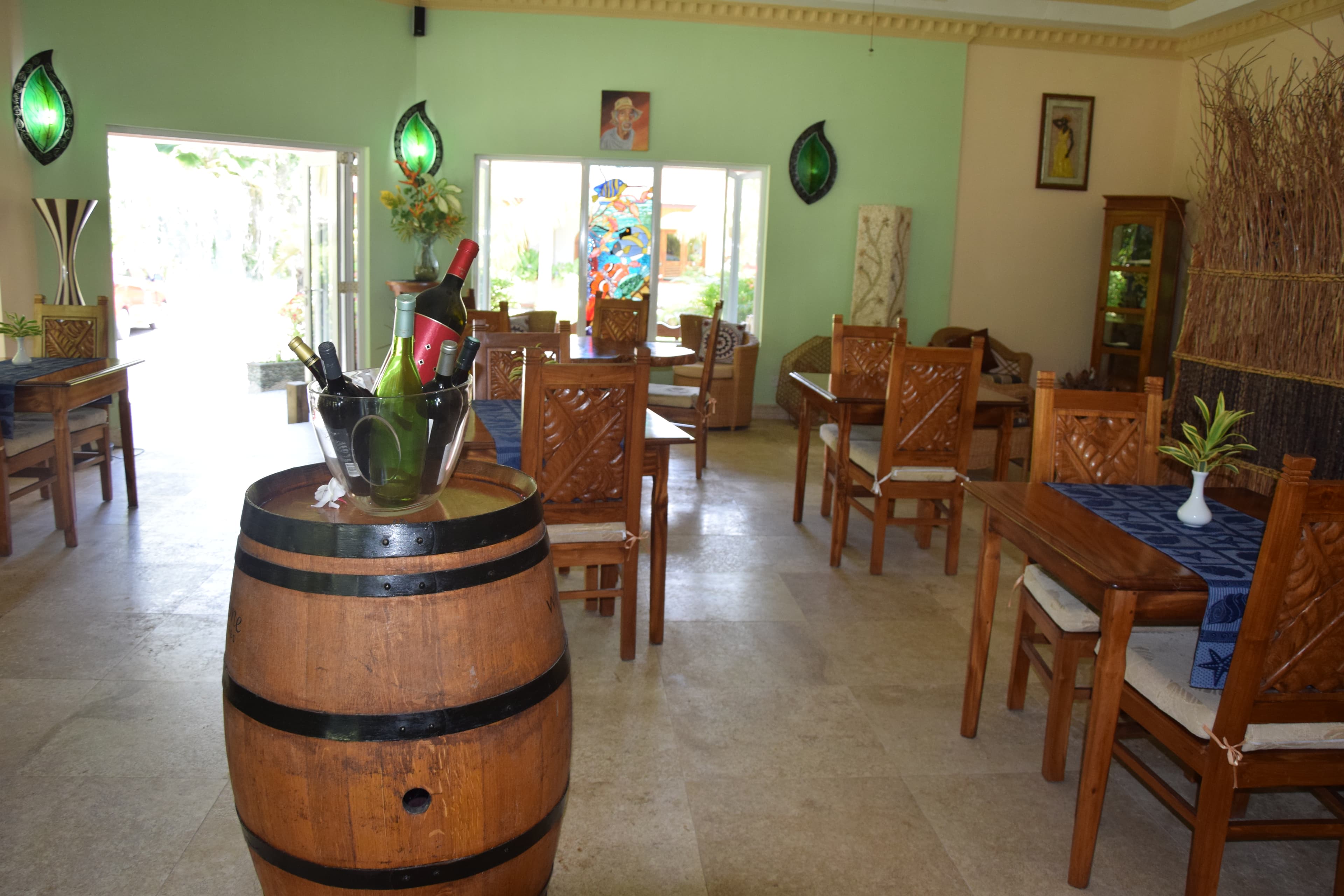 ISLANDER HOTEL