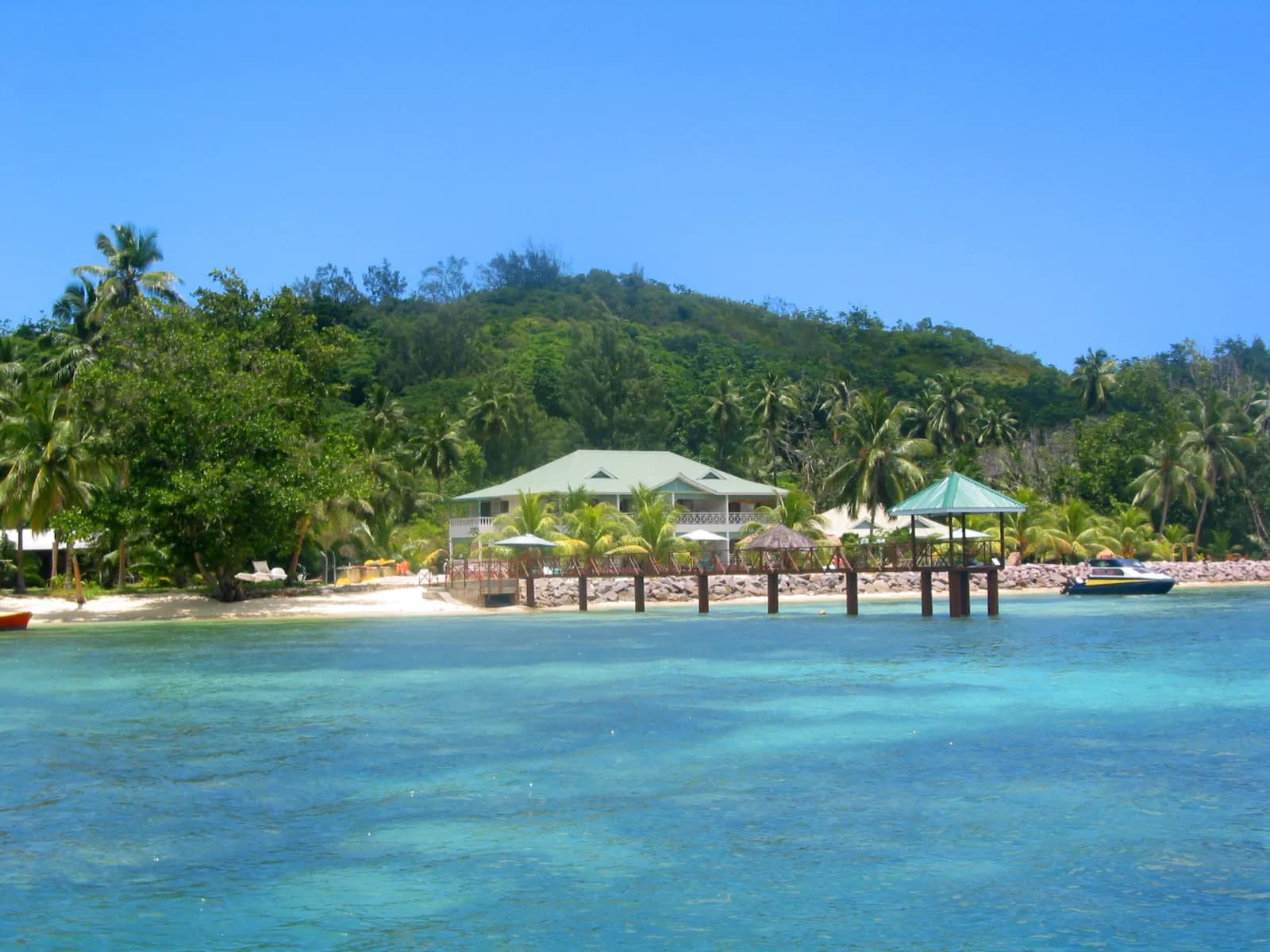 L'HABITATION - Cerf Island