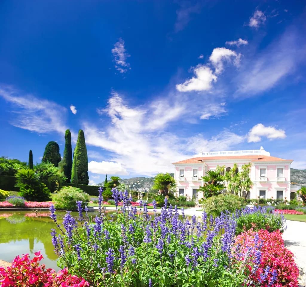 Azurblaue Côte d'Azur