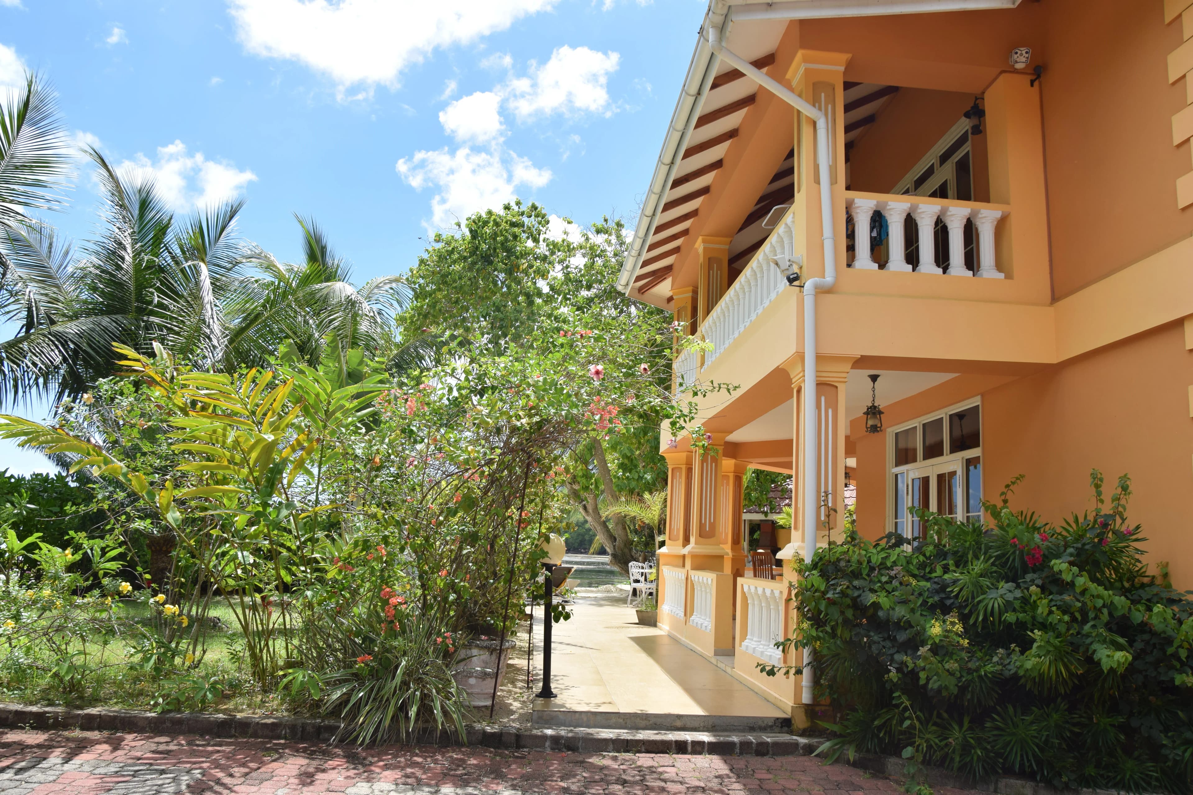 VILLA DORADO